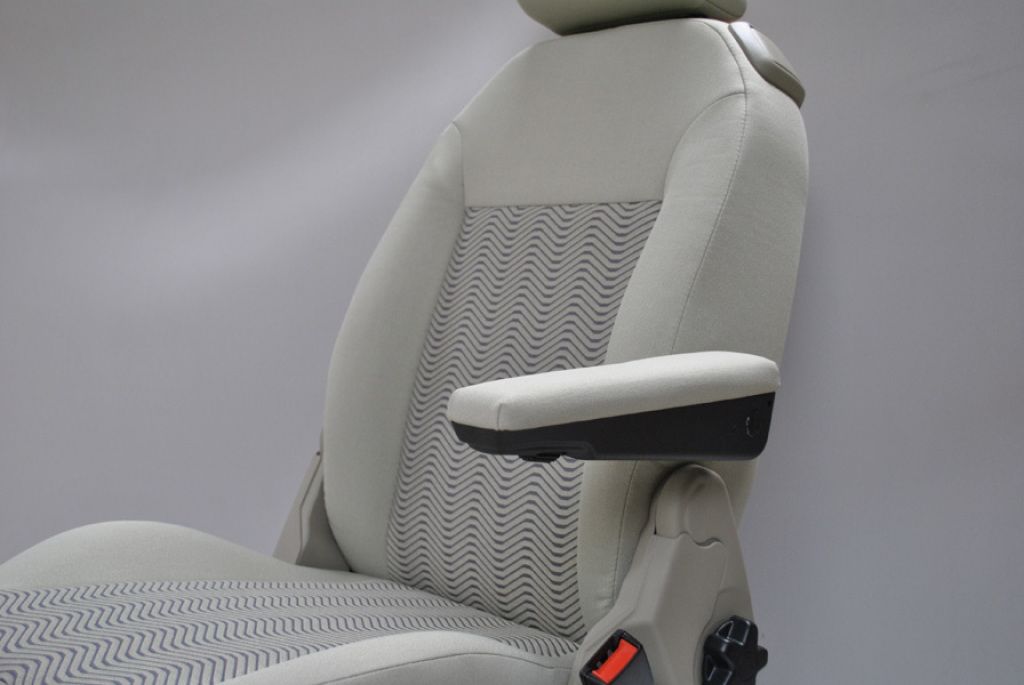 Armsteunen als nieuw door Autobeklederij Meijer