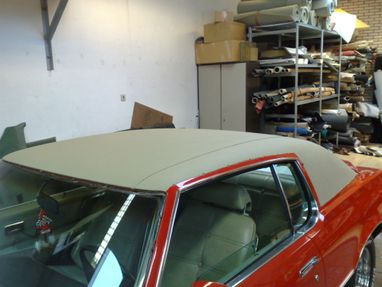 Nieuwe vinyldaken bij Autobeklederij Meijer